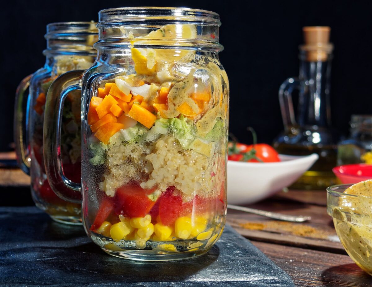 mason jar salad - easy cheap lunch ideas