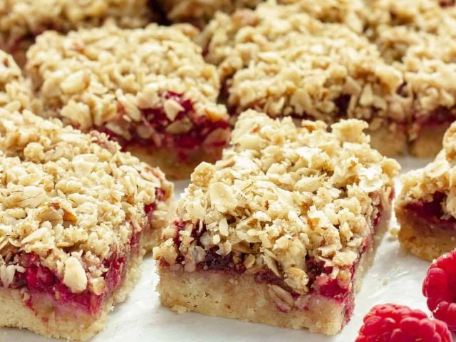 Irresistible Raspberry Oatmeal Bars - summer dessert recipe