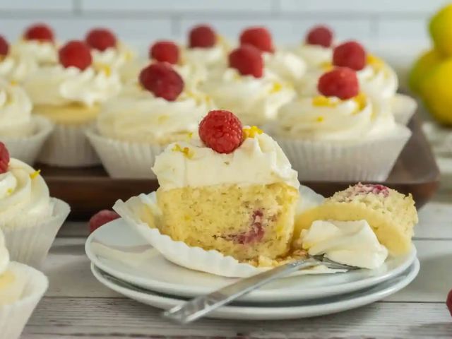 Lemon Cupcakes - summer dessert recipe