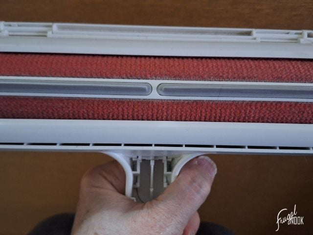 up close view of the rubber blades and felt-like material of the ChomChom Roller