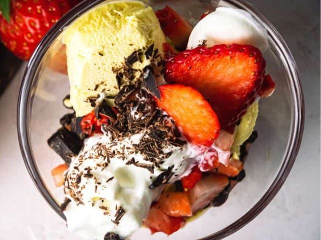 Strawberry Ice Cream Sundae - easy summer dessert