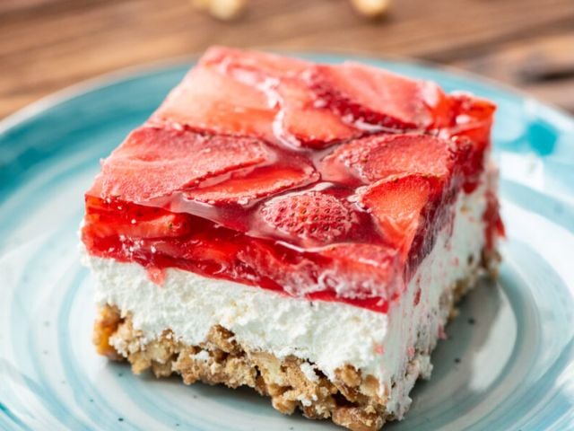 Strawberry Pretzel Salad - summer dessert recipes