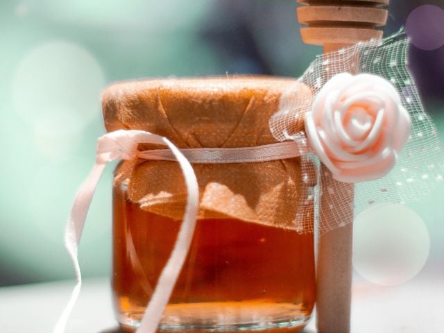 mini jar of honey that is decorated - baby shower favors