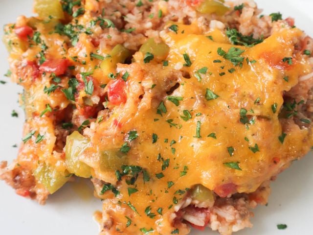 Easy Crockpot Stuffed Pepper Casserole - ground beef recipes